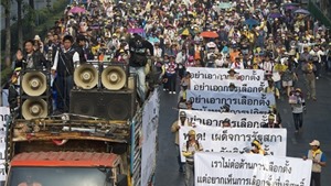 Th&#225;i Lan kết &#225;n chung th&#226;n 4 người n&#233;m lựu đạn trong cuộc biểu t&#236;nh chống cựu Thủ tướng Yingluck